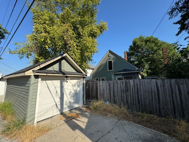 Building Photo - 619 Orange St