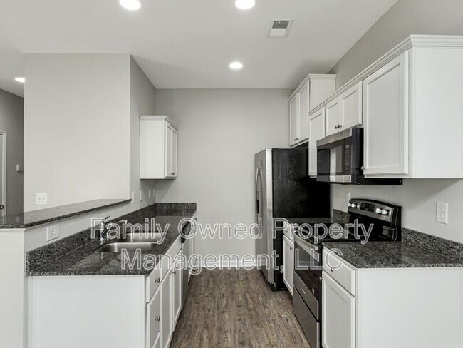 Building Photo - 540 Truman Dr