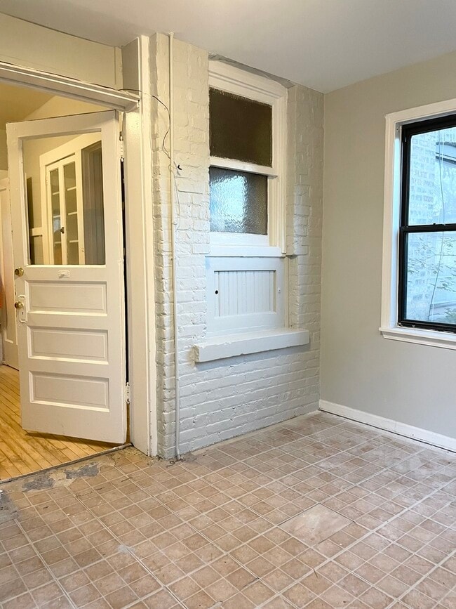 Building Photo - 7077 N Ridge Blvd