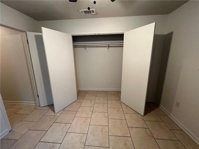 Building Photo - 2222 Bartolo St