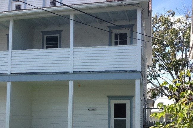 Building Photo - 347 Catherine St