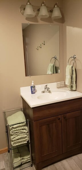 bathroom - 401 S Baltimore St