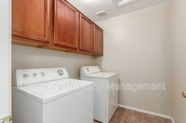 Building Photo - 4189 S Rim Rd