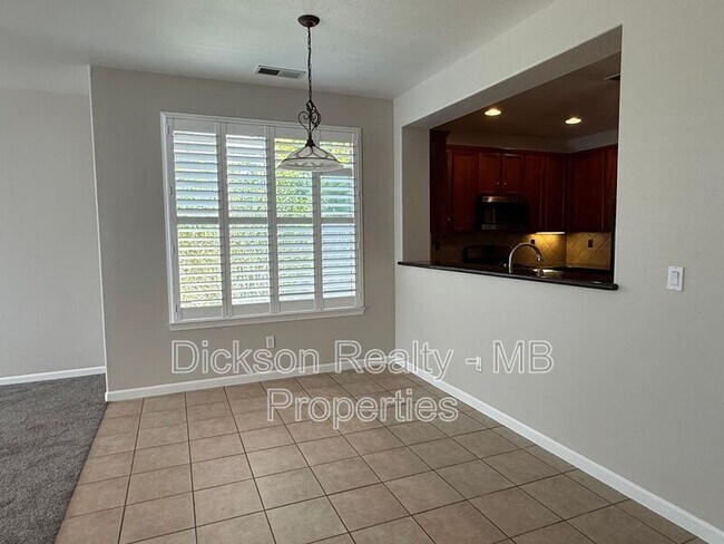 Building Photo - 475 Dartmoor Ct