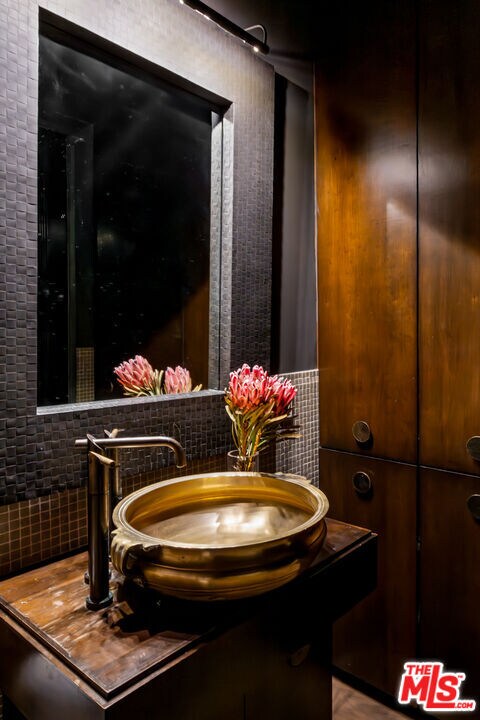 Building Photo - 710 Orlando Ave