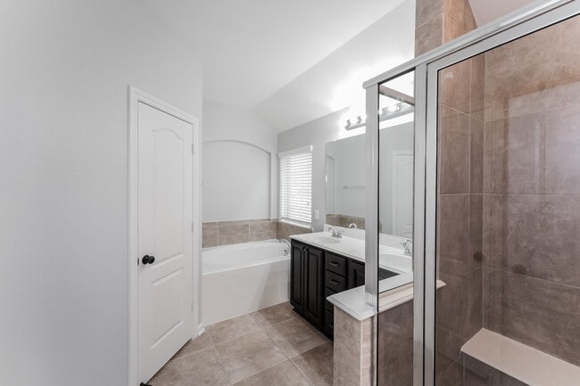 Building Photo - 6522 Hunters Creek Ln