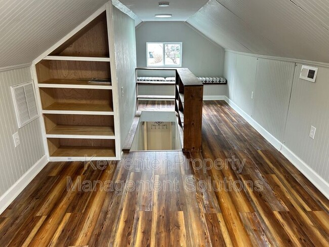 Building Photo - 2312 Poplar St