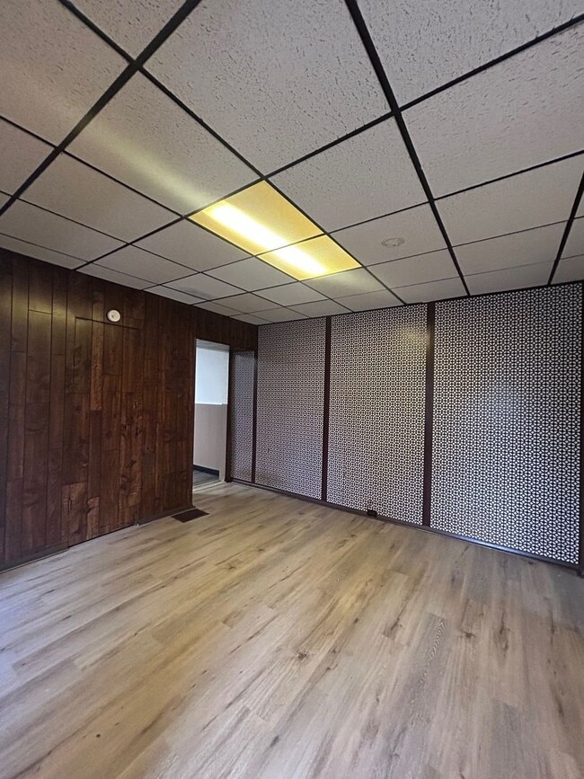 Building Photo - 2 Bedroom Home with bonus room !