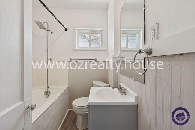 Building Photo - 1214 Slater St