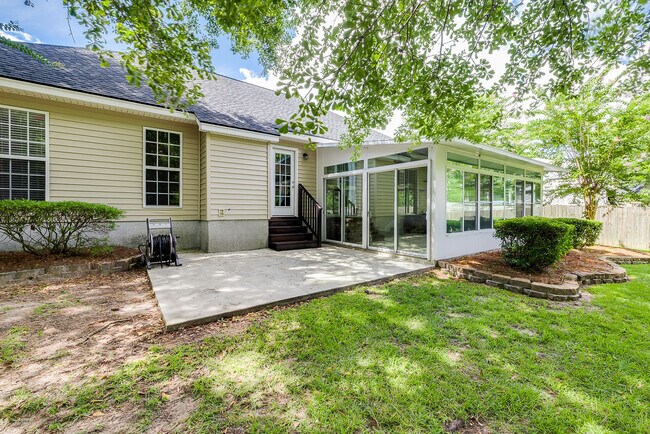 Building Photo - 868 Young Way