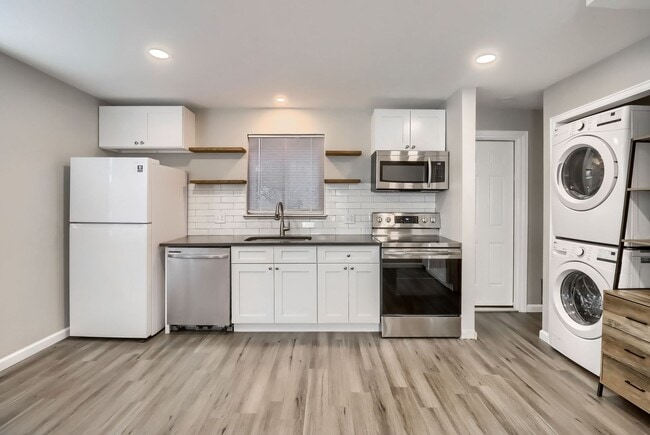 Building Photo - 2 Bedroom duplex in Denver