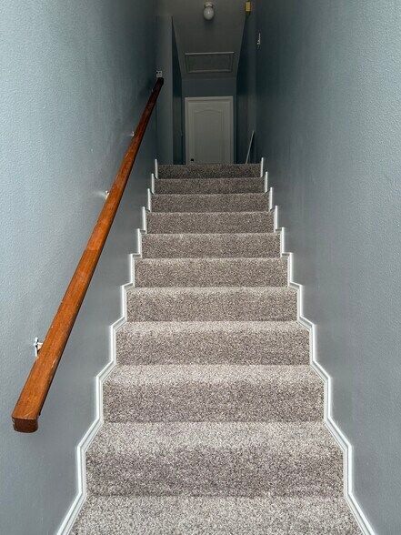 Building Photo - 106 S 48th Ln