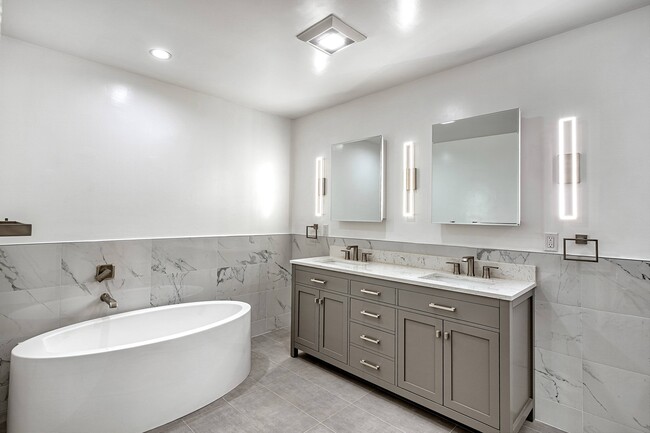 Master Bath with double sink - 5325 Lindley Ave