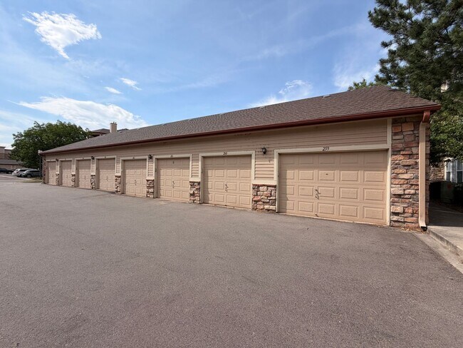 Building Photo - 8456 S Hoyt Way
