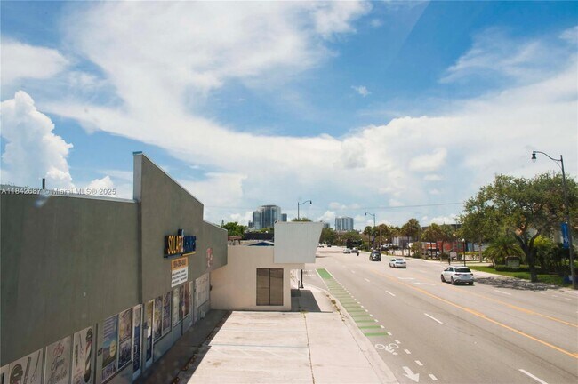 Building Photo - 1323 N Federal Hwy
