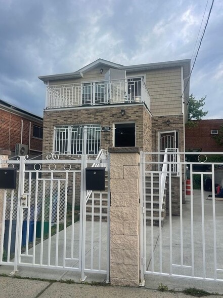 Building Photo - 1754 Hammersley Ave