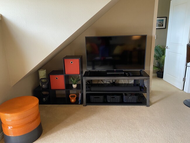 50" TV + storage cubes - 3706 Lower Honoapiilani Rd