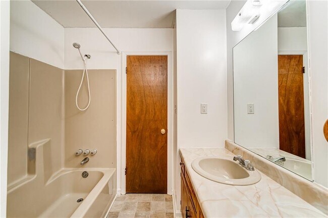 Building Photo - 4355 E Paulding Dr