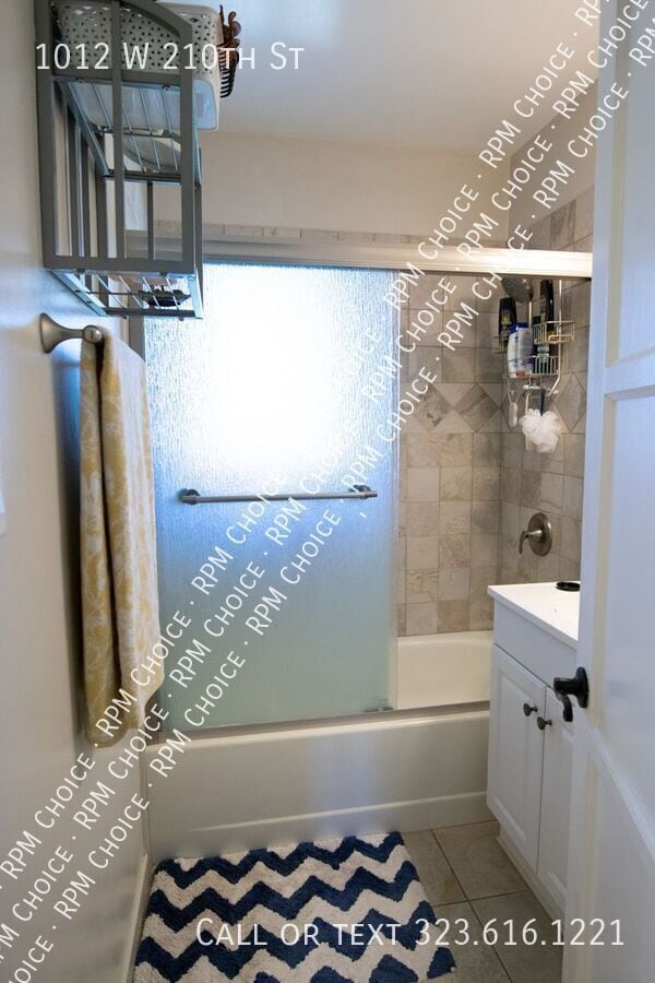 Building Photo - 1012 W 210th St