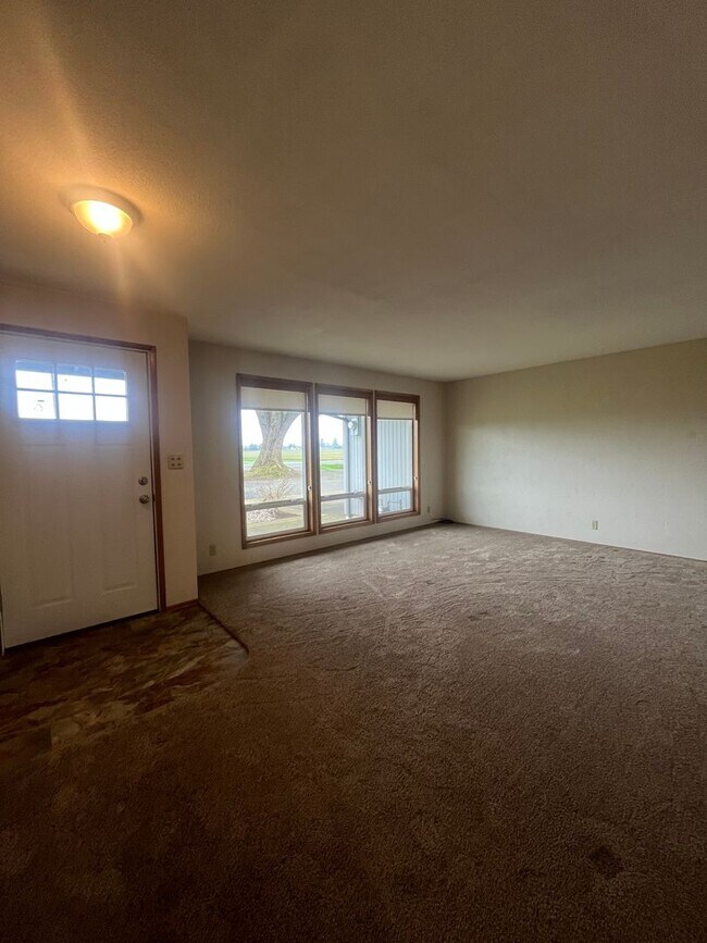 Building Photo - 3-Bedroom 2-Bathroom home in Coburg