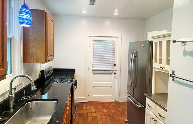 Building Photo - 3436 Lyleburn Pl