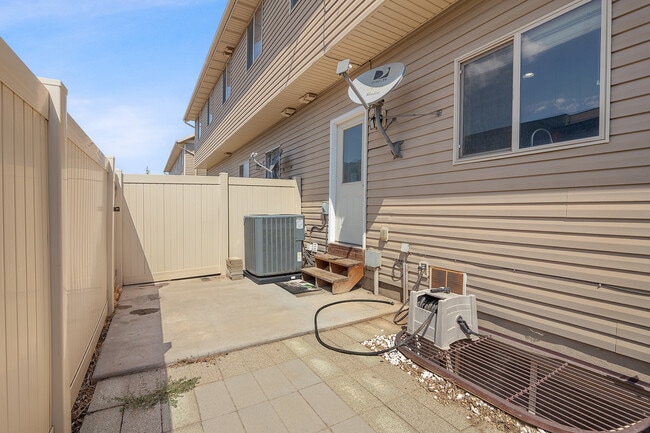 Building Photo - 490 E 700 S