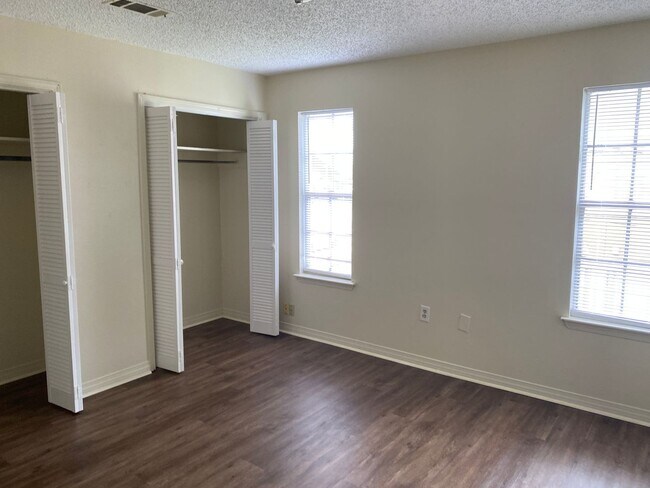 Building Photo - 8757 Granite Dr