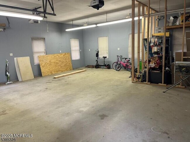 Building Photo - 479 Line Rd