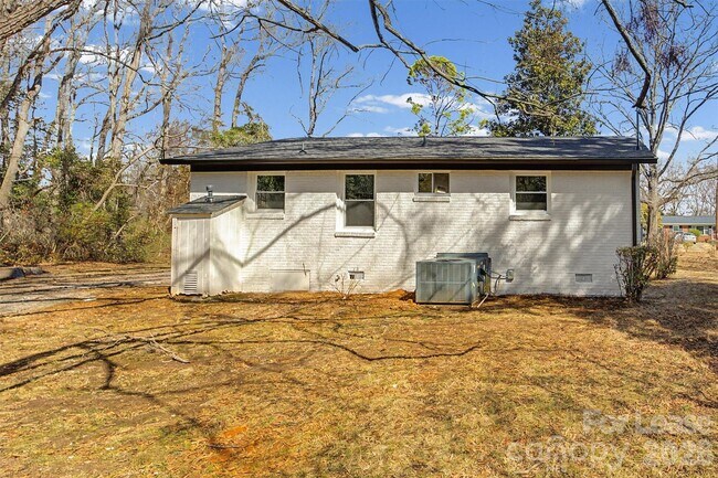 Building Photo - 357 Barnes St