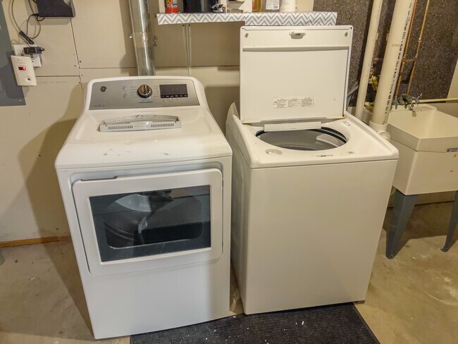 Washer/Dryer in basement - 605 Ruxton Ridge Dr