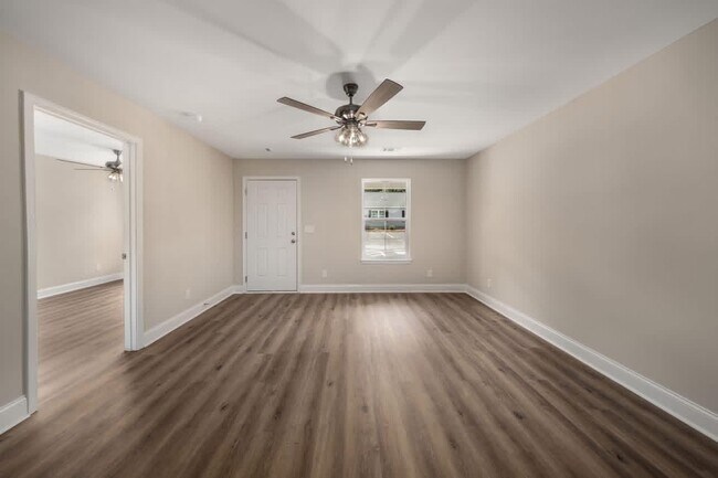 Building Photo - 120 Northlake Dr