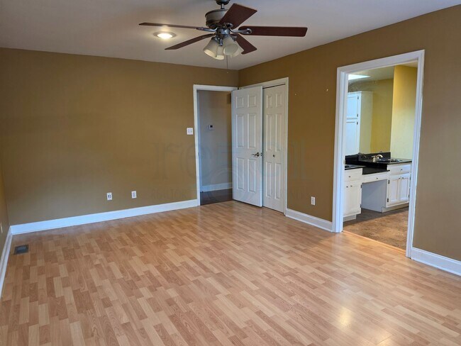 Building Photo - Great 3BR 2BA Find in Pleasant Tree Neighborhood!