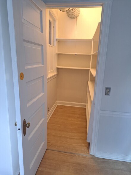 Pantry - 5034 N Western Ave