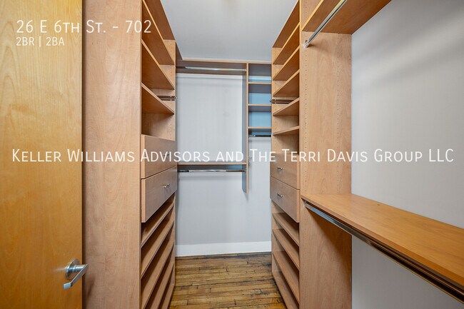 Building Photo - 26 E 6th St
