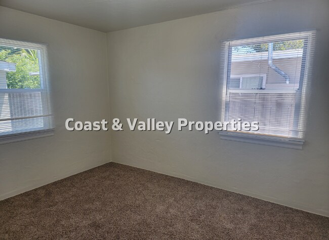 Building Photo - 226-228 Lang Street, Salinas, CA 93901