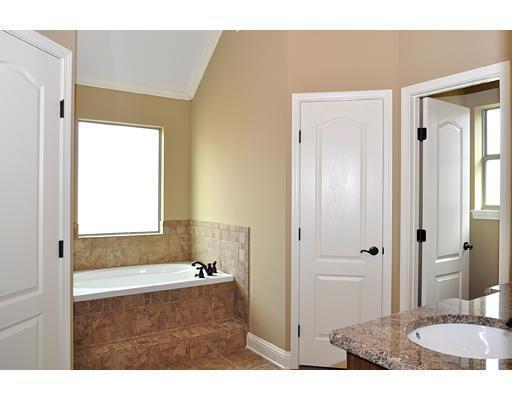 Building Photo - Middlebrooks 607