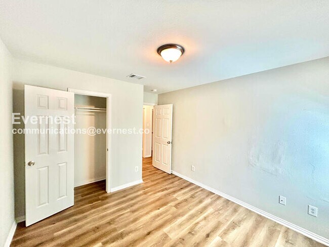 Building Photo - 320 Ezekial Ave