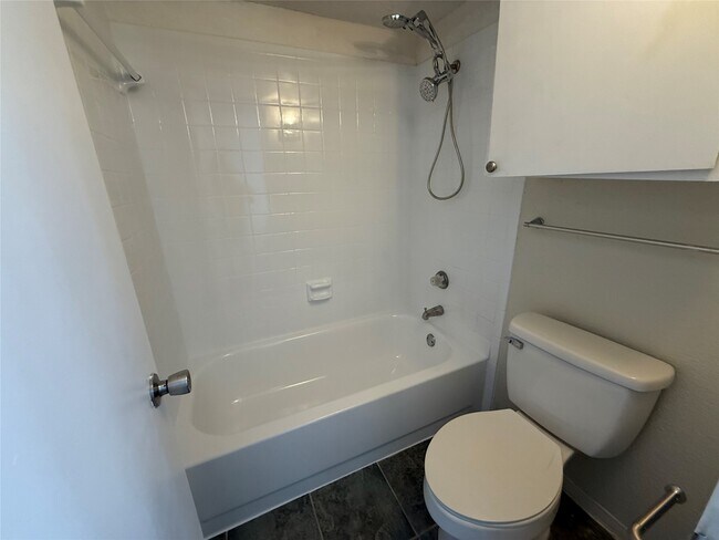 Building Photo - 1515 Sandy Springs Rd