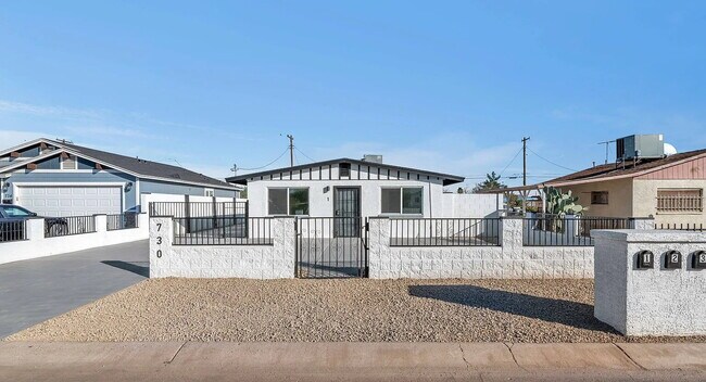 Building Photo - AFFORDABLE 2 BEDROOM HOME IN A CONVENIENT PHOENIX LOCATION OFFERING $250 GIFT CARD MOVE IN INCENTIVE