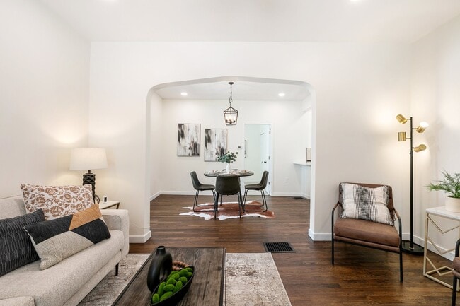 Building Photo - 227 N Walnut St