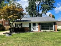 Building Photo - Rochester 3-Bedroom, 1.5 Baths, Entertainm...