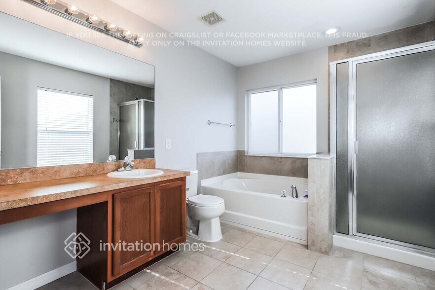 Building Photo - 17548 Queensland St