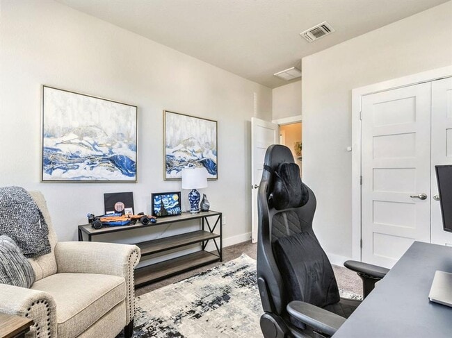Building Photo - Inviting 4/BR 2.5/BA Home in Austin