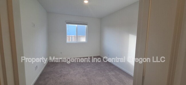 Building Photo - 1349 NE Cobbleridge Lp