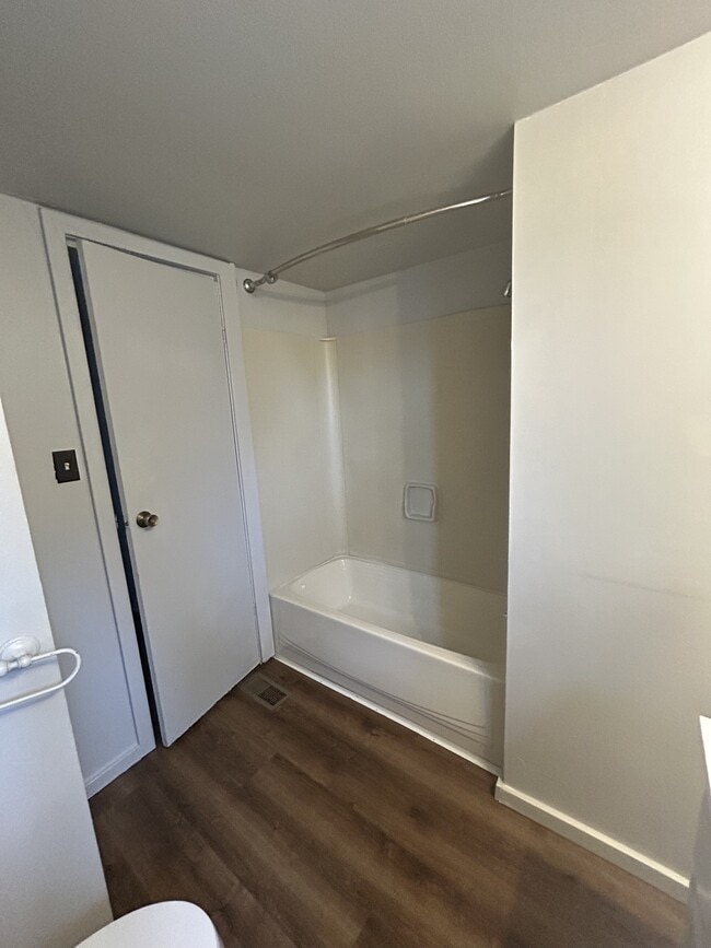 Building Photo - 400 S Ranchwood Blvd