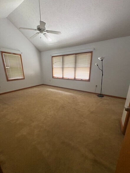 Building Photo - 37 Skyview Dr