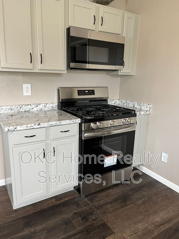 Building Photo - 234 W Thatcher St