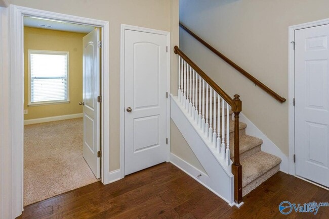 Building Photo - 3031 Greenway Cir SE