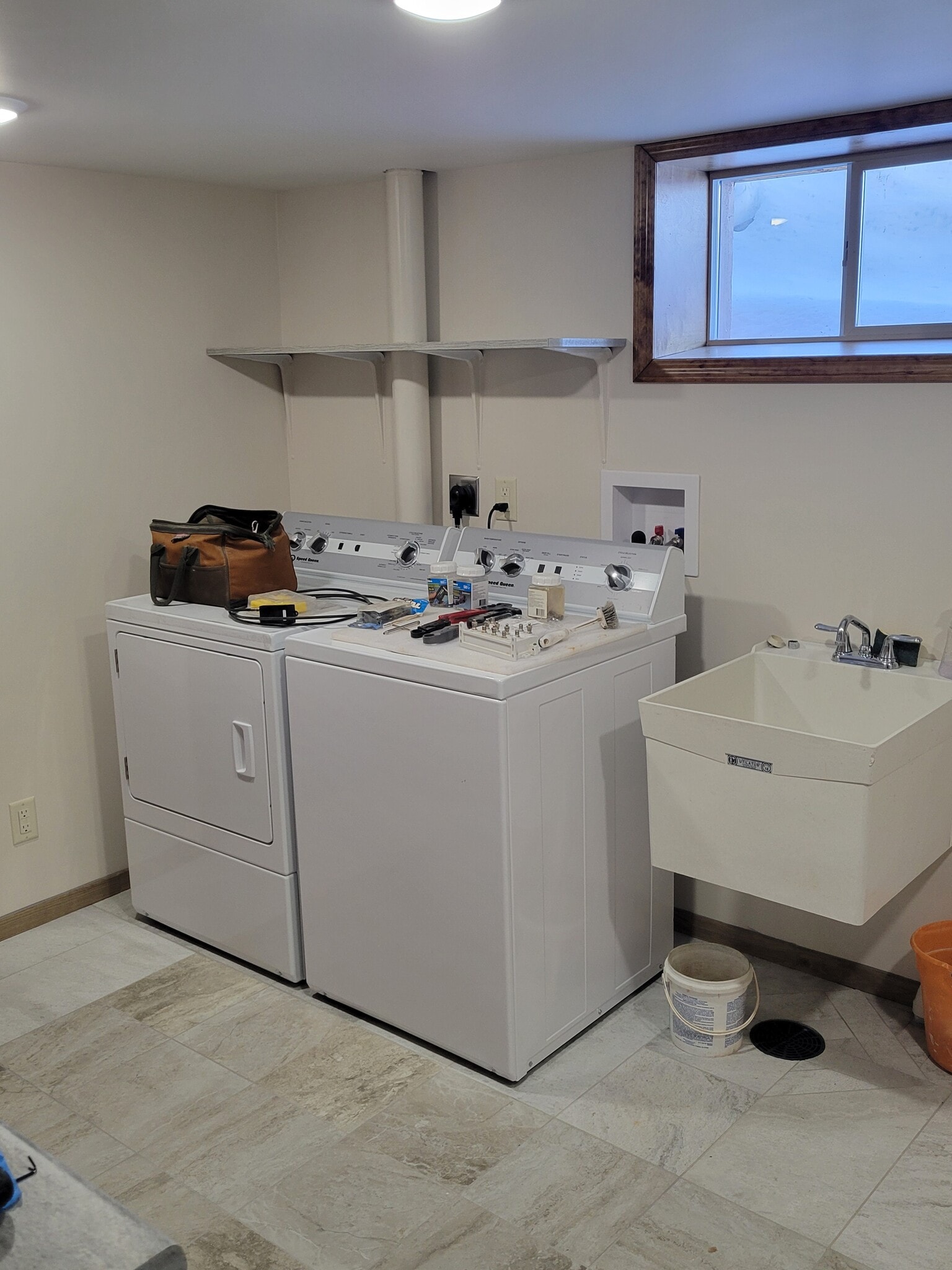 Laundry Room - 4605 Oneida St