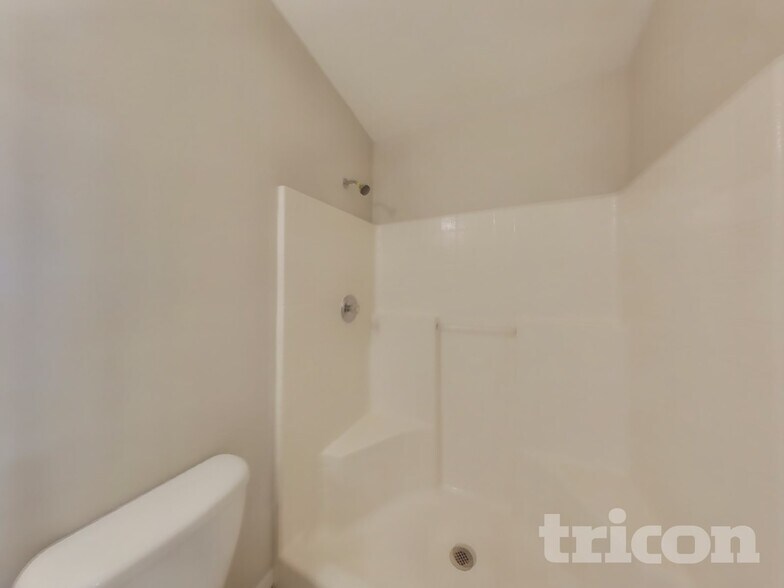 Building Photo - 10435 Blackmore Dr